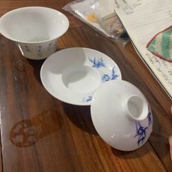 Small porcelain tea bowl with knob