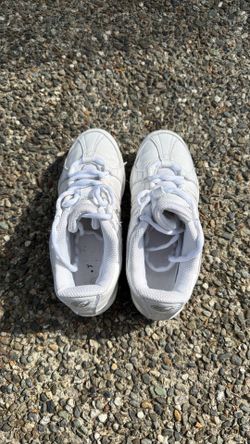 Youth Girl size 2 white cheer shoes