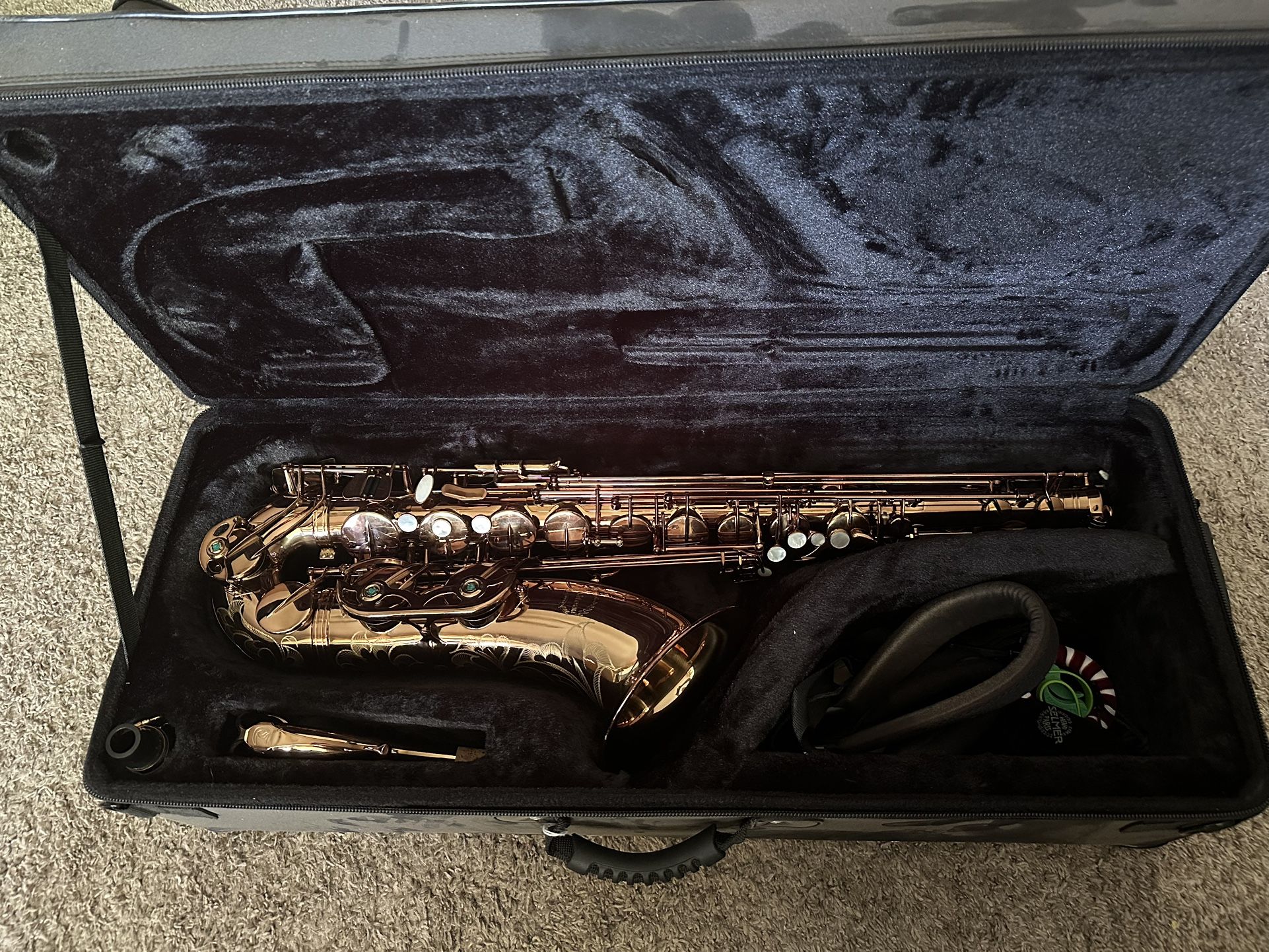 Chateau Tenor Sax