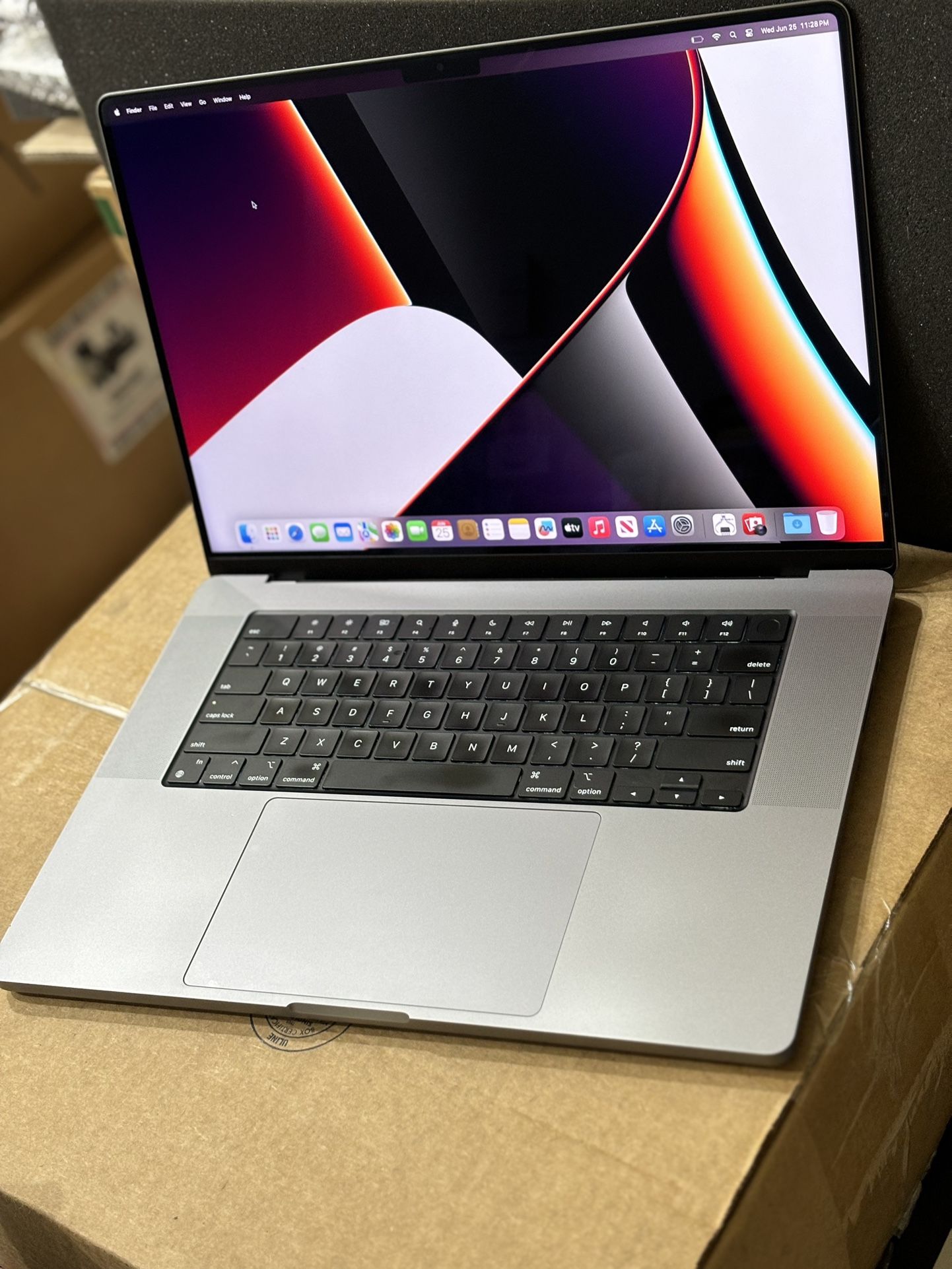 MacBook Pro 16 2021 M1 pro 32 gb Ram 1TB ssd Space gray