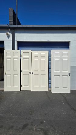 6 panels white interior doors in good condition (PLEASE READ THE DESCRIPTION OF THE POST)