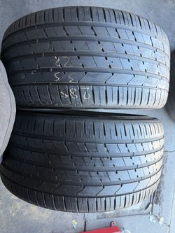 (2) 285/35R22 PAIR OF USED TIRES HANKOOK 60% LIFE !!!