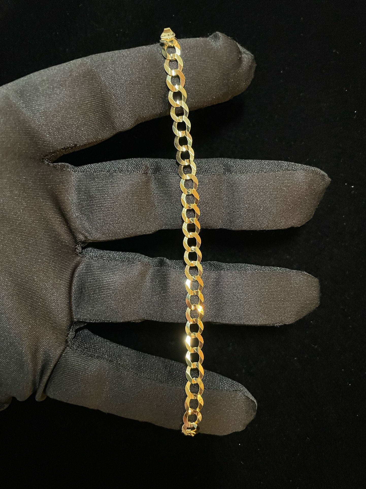 7.5” Solid 14K Yellow Gold Curb Bracelet  