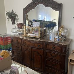Beautiful marble counter with mirror 