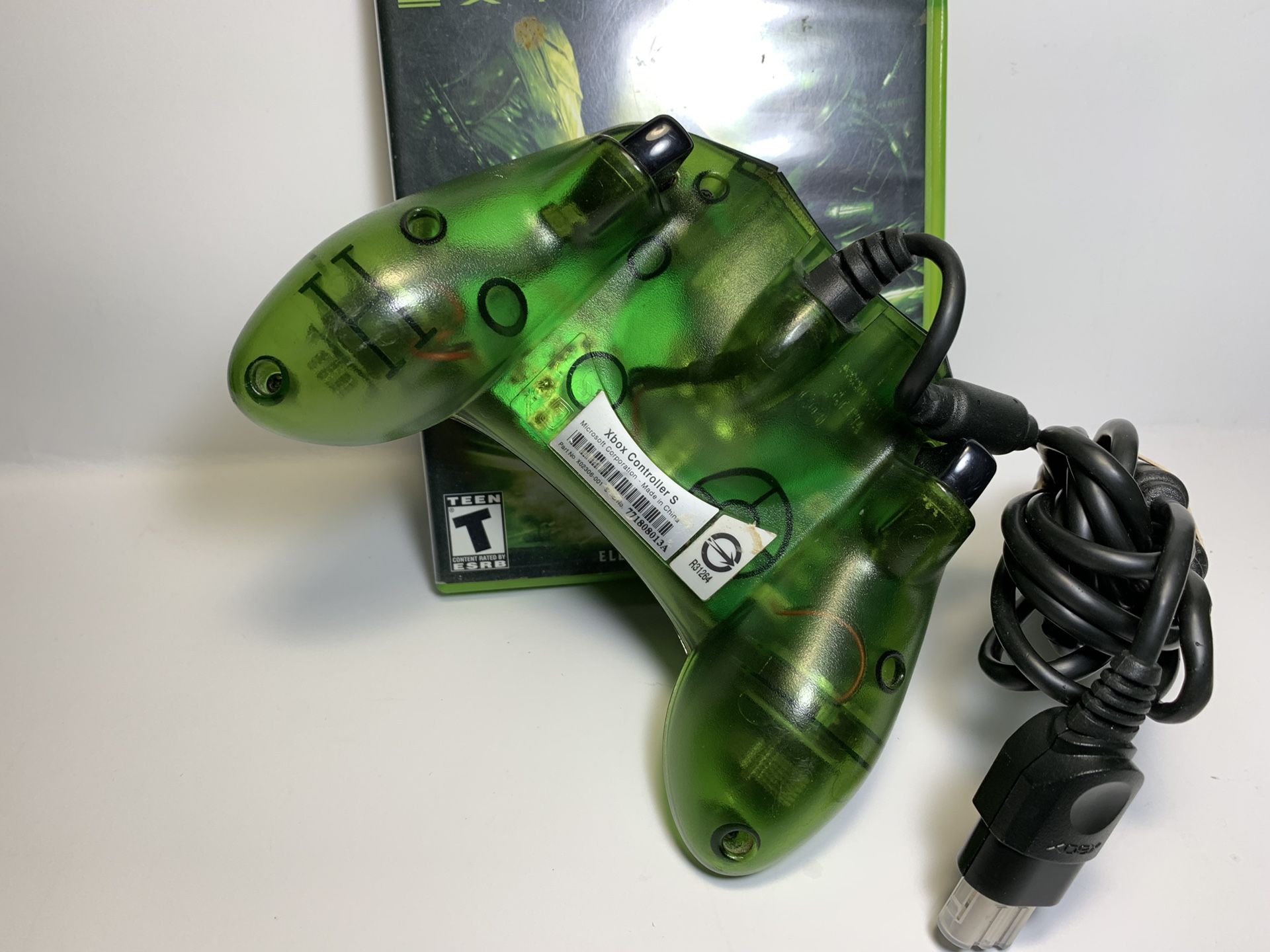 Limited Edition Original XBOX HALO Wired Controller w/ Aliens vs. Predator  Game for Sale in Grand Prairie, TX - OfferUp