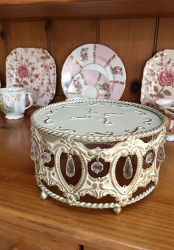 Retro cake stand