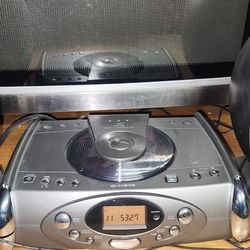 Curtis RCD843 Compact CD AM & FM Radio Stereo System. 