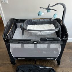 Graco Pack 'n Play Playard Napper and Changer Baby Crib 