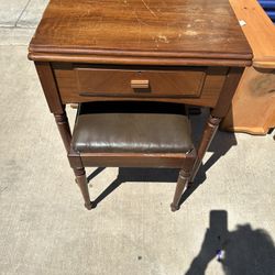 Antique Singer Sewing machine And Stool