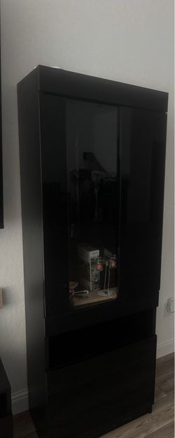 High end gloss back Entertainment center set up