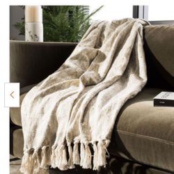4ft X 6ft Peppin 50 in. x 70 in. Natural/Gold Metallic Throw Blanket