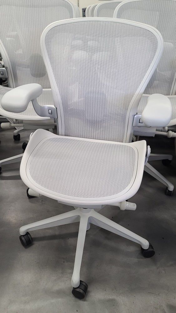 30-40% off New Aeron 2022-2023 (Mineral) Chair