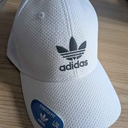 Adidas Originals Stretch Fit Mesh Cap in size L/XL. White Brand new