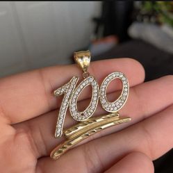 10k Real 💯 Pendant 240obo 