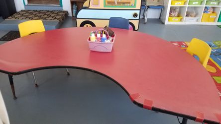 Red Kidney Preschool Table