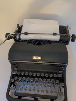 1940s Royal Typewriter (KMM) Thumbnail