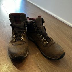 Women Timberland Hiking Boots Size 7 - Like New