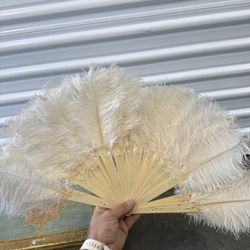 VINTAGE White OSTRICH FEATHER CELLULOID HAND FAN