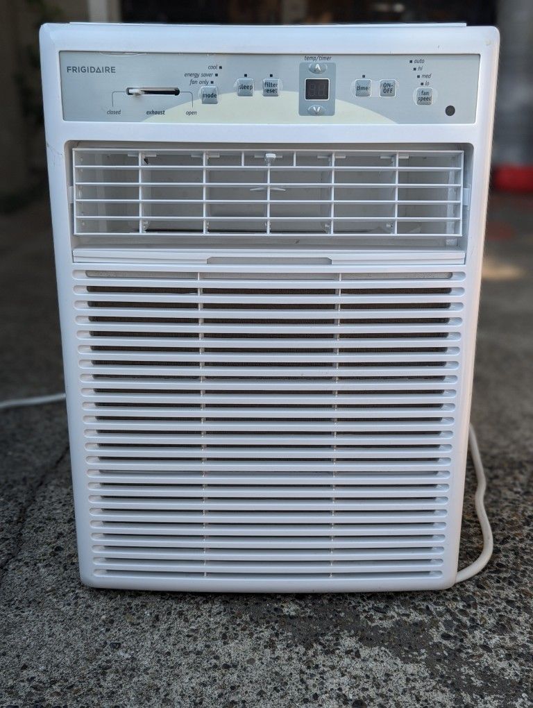 Window Unit AC FRIGIDAIRE FFRS1022R1 10000 BTU For Vertical Windows