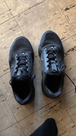 Men’s Nike running shoes, size 10