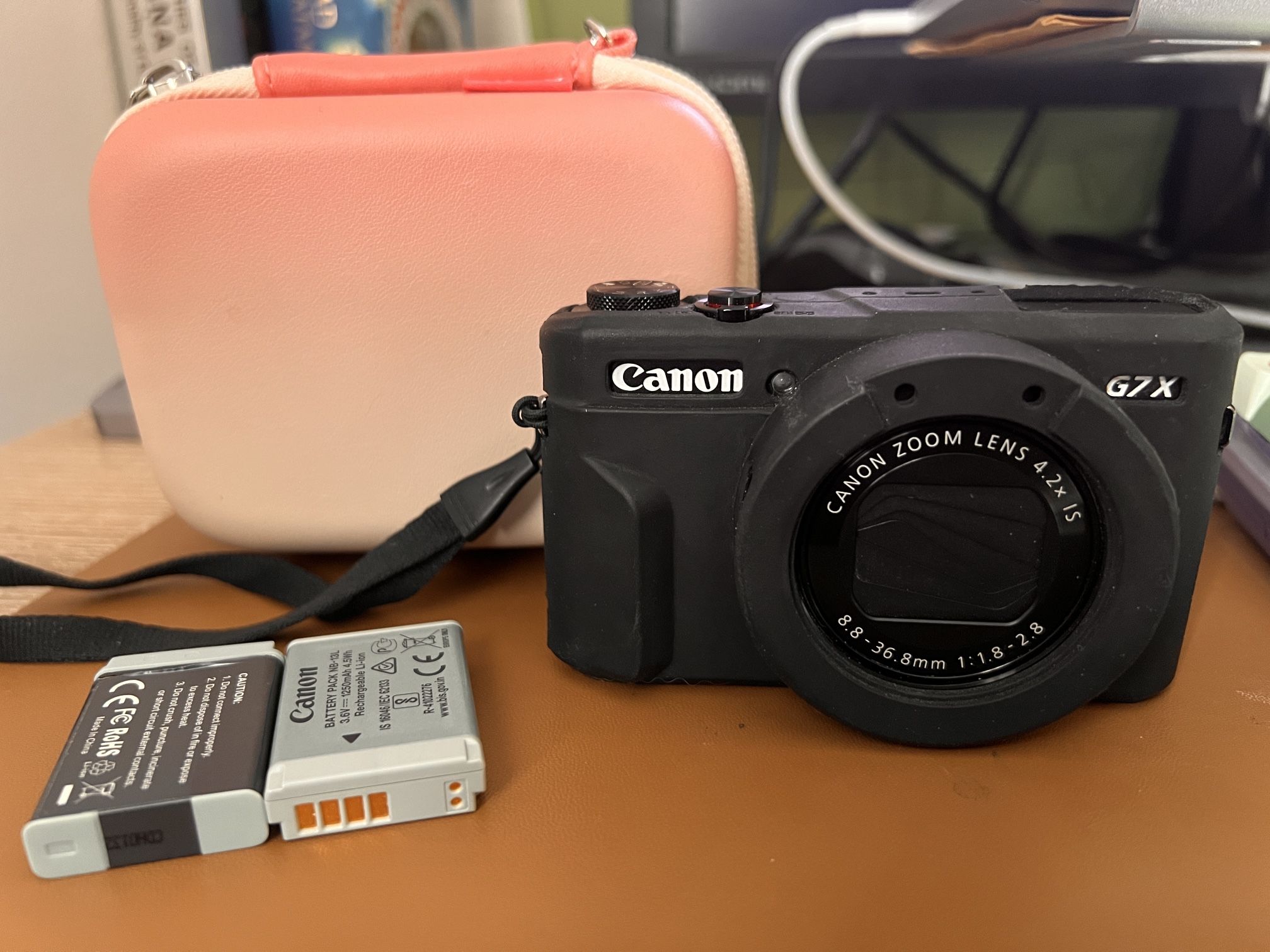 Canon G7x Mark ii + 2 Extra Batteries 