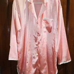 VICTORIA’S SECRET INTIMATE LOUNGING ROBE SATIN PINK SIZE MEDIUM BUTTON DOWN WHITE PIPPING - OPEN BOX UNUSED PET AND SMOKE FREE ENVIRONMENT 