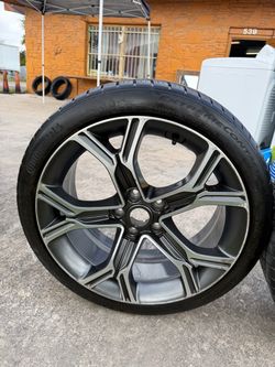 19-Inch Alloy Wheel with Continental ExtremeContact Tire