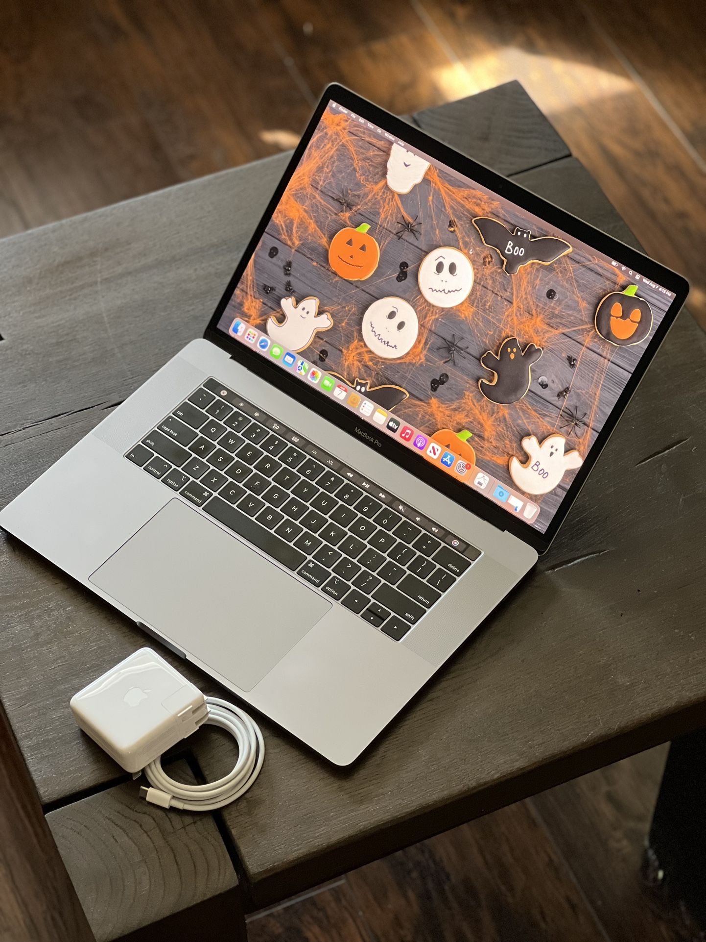 MacBook Pro 8Core i9 (32gb/512gb)