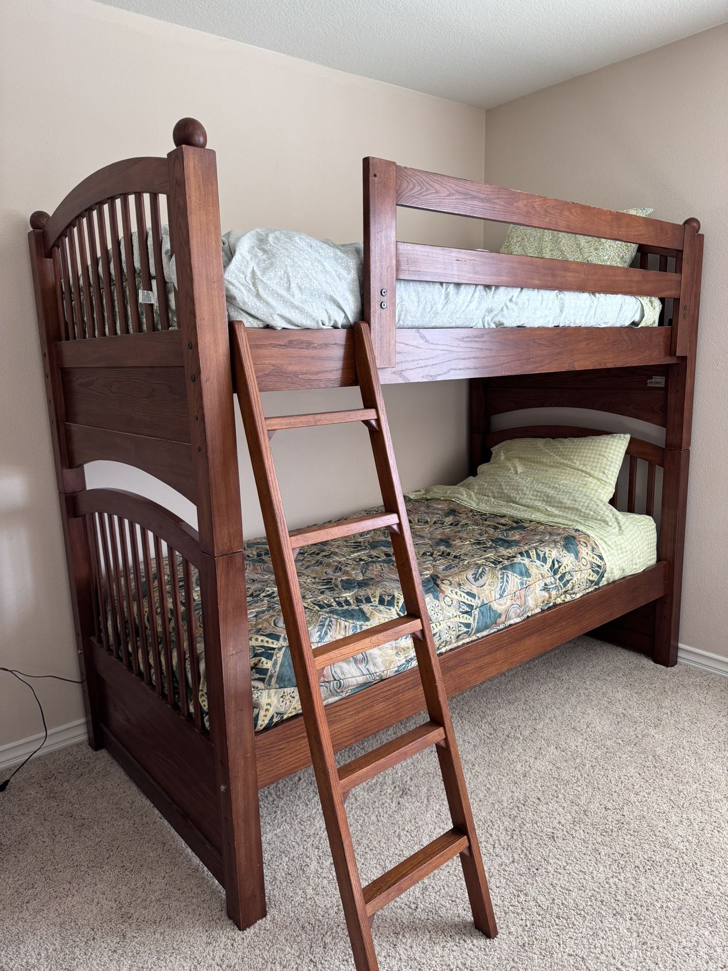 Thomasville bunk bed - high-quality solid wood.