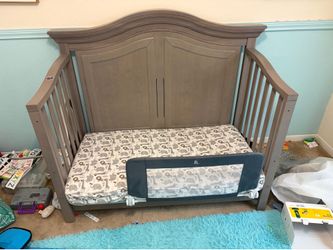 Baby Crib with mattress.