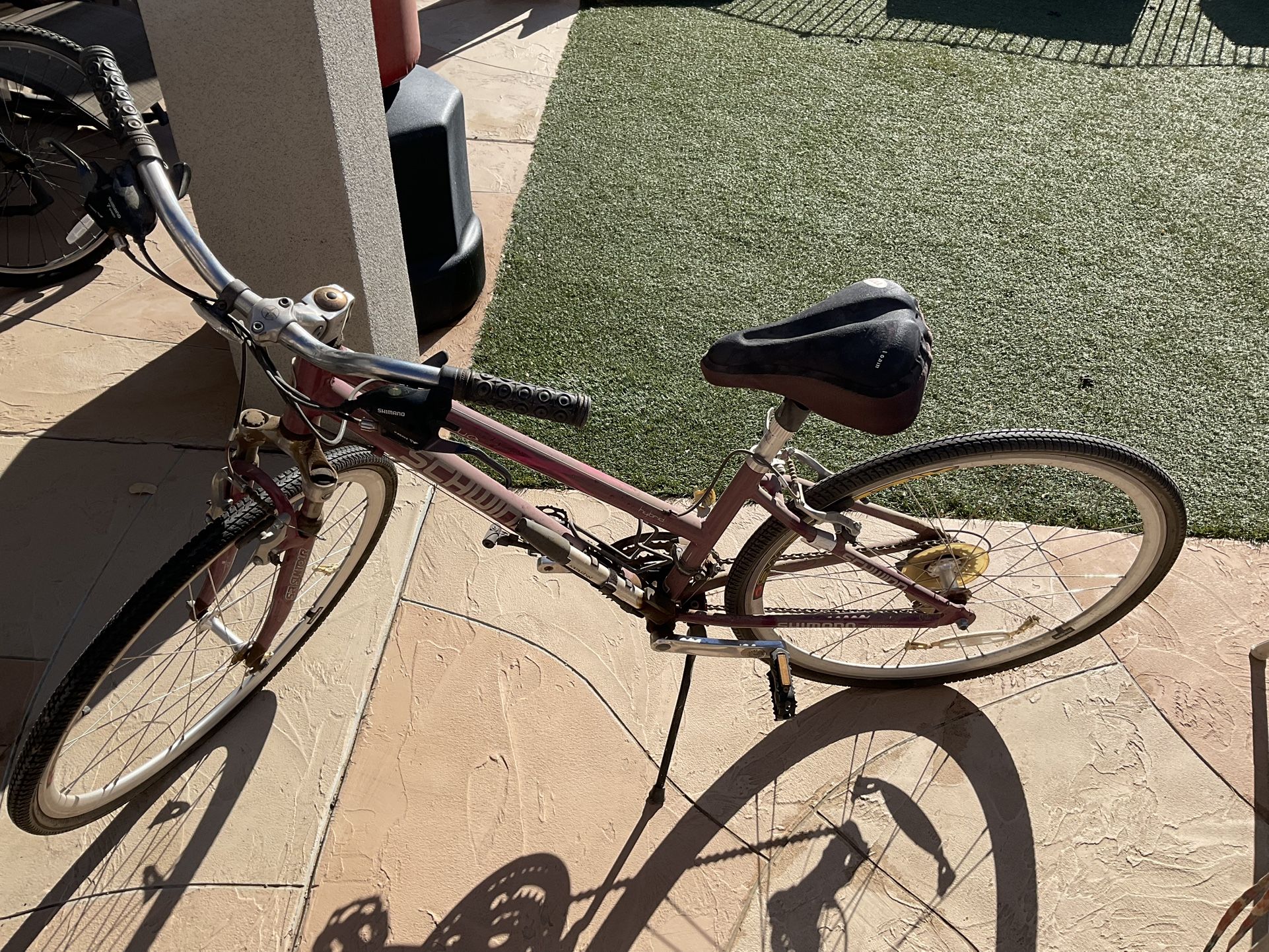 Schwinn Women’s Mountain Or Hybrid Bicycle In Very Good Shape