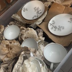 Fashion Manor Fine China 