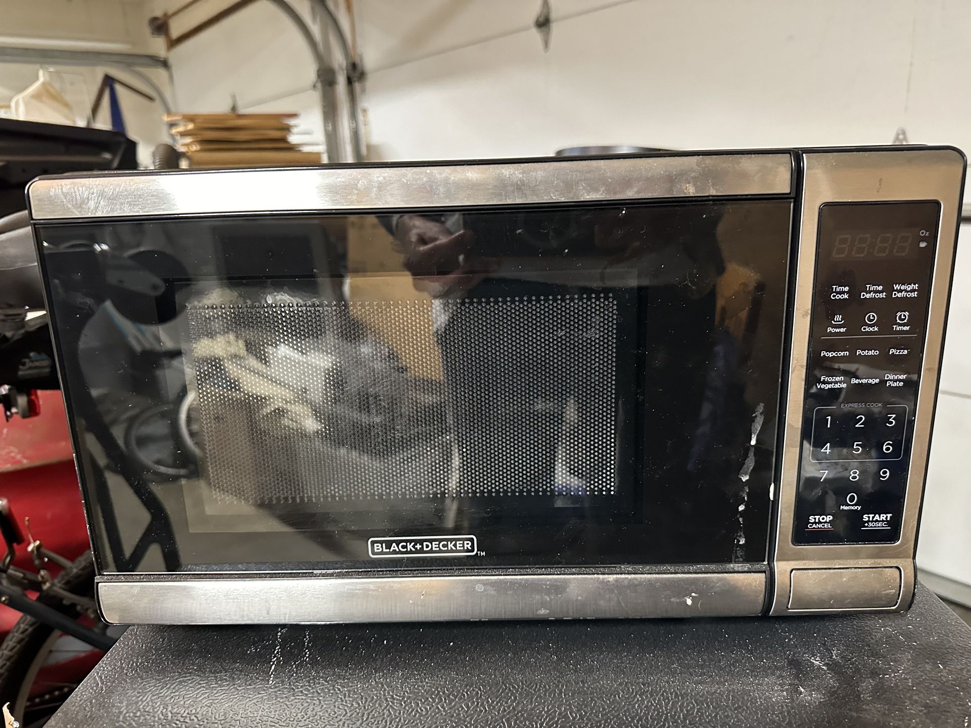 Microwave (small) for Dorm or Office LIKE NEW
