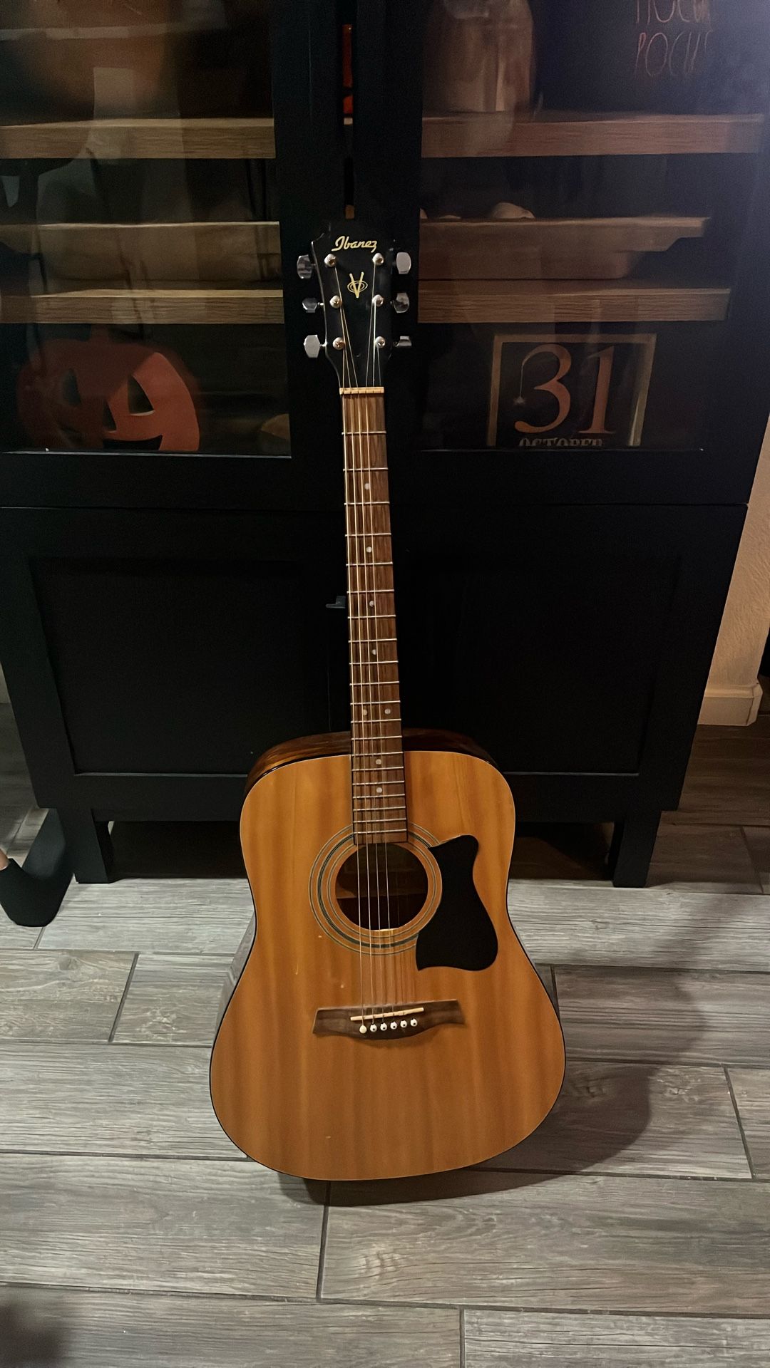 6 String Acoustic Guitar
