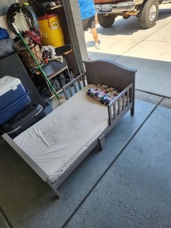 Toddler bed with mattress