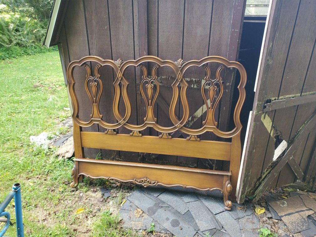 Queen antique bed fram. Also have big dresser 2 littler ones and big mirror