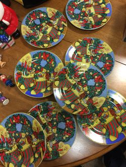 8 piece Christmas Plate Set