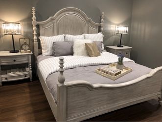 Kincaid Queen Bedroom Set + Mattress – Living Spaces – Like New