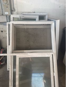 12 Used Vinyl Windows – Various Sizes – Removed From Job Site – OBO