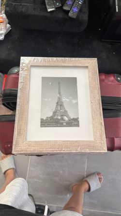 Picture frame for pictures 6 1/2x4 1/2, located dyer st near tacos don cuco