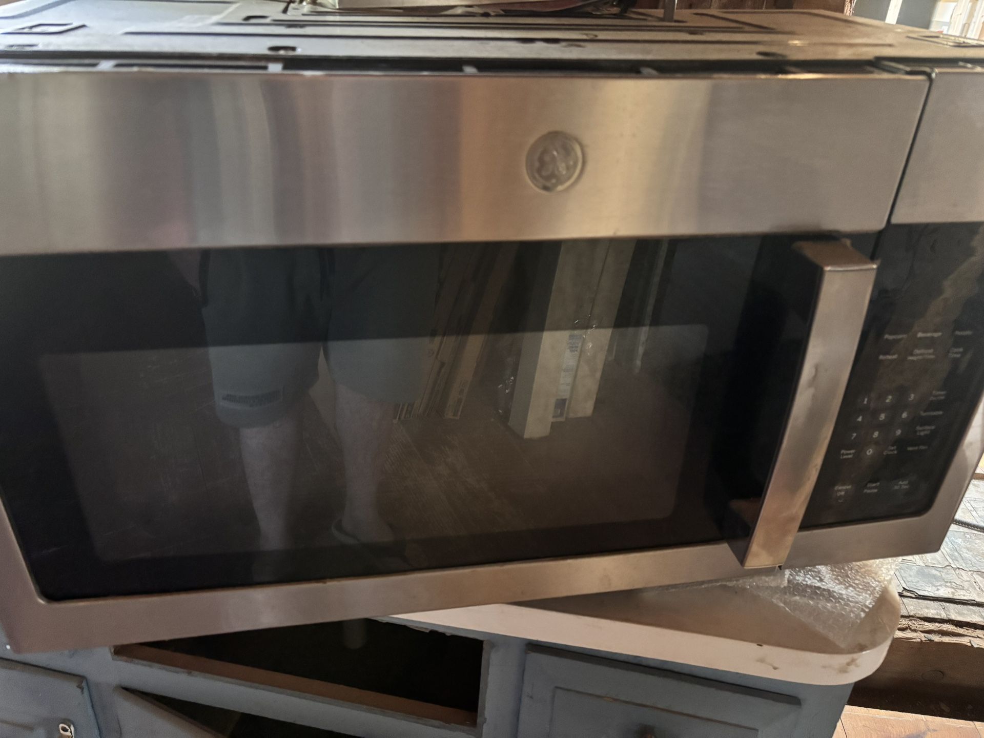 GE Vented Microwave 30”