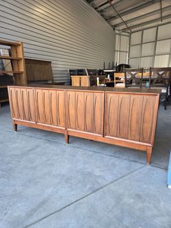 New costco Monterey Bay 74" Accent Tv Console, Brown