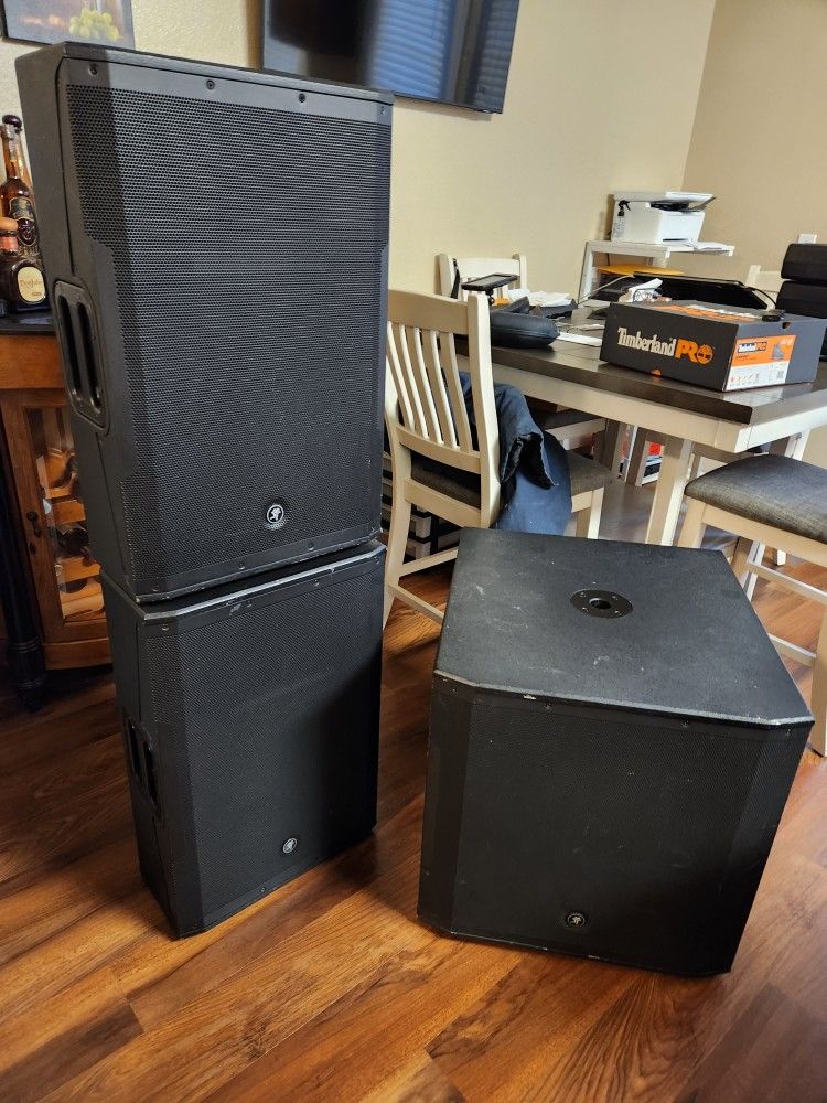 Mackie POWERED SPEAKERS for Sale! (Used) Selling Together For 1.100