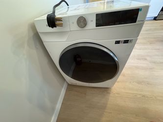 Samsung Ventless SmartThings Front-Load Dryer White