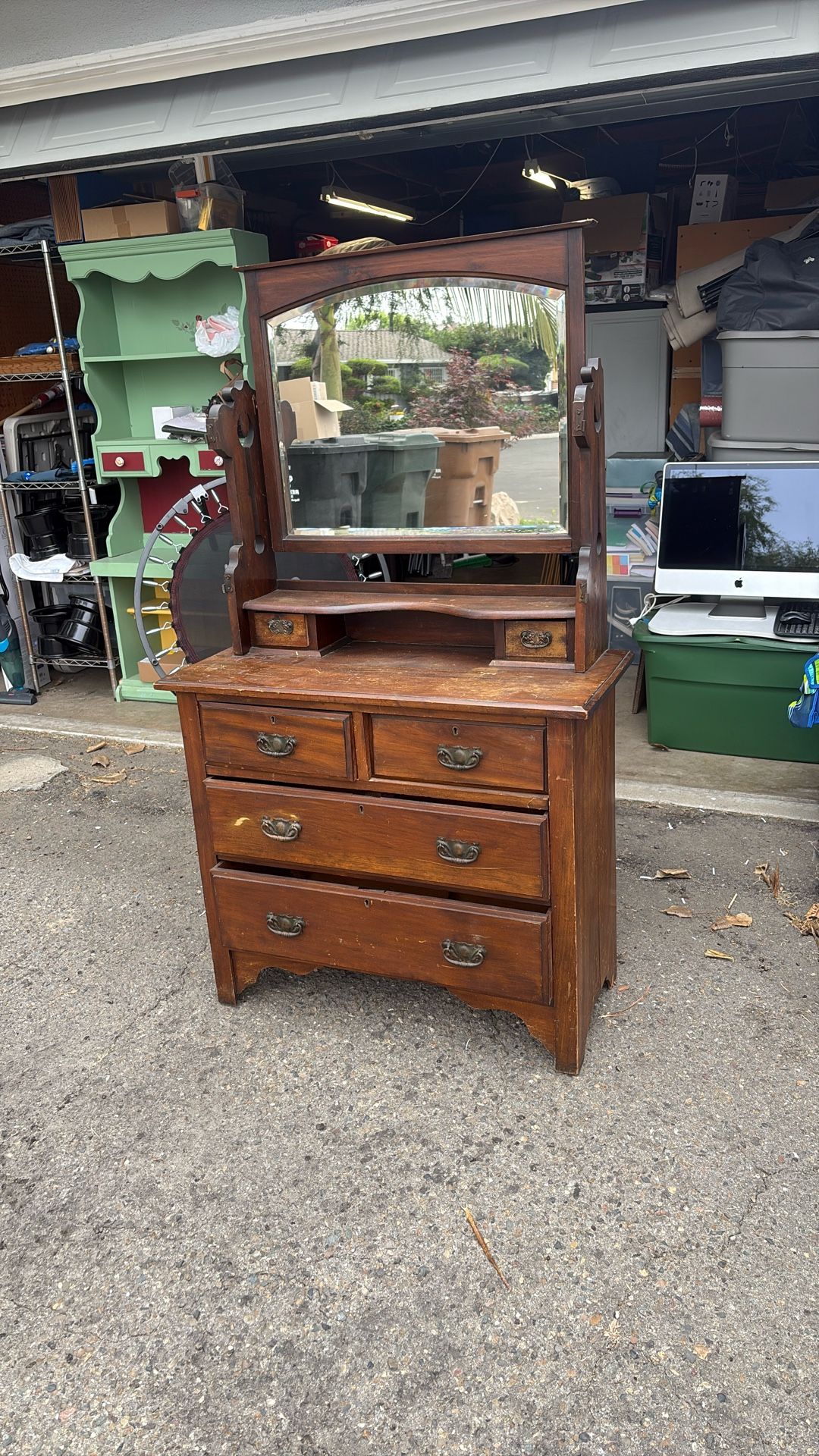Dresser