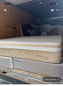 TEMPUR-PEDIC Rhapsody breeze King size mattress like new! With Tempur-Pedic box spring foundations