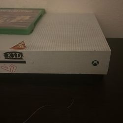 Two Xbox One No Chords Plus Two Games 