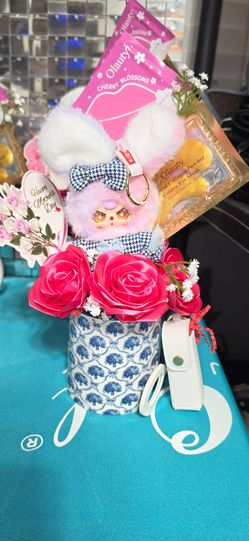 Last Minute Mother's Day Gift! 🌹 $15 Includes Purse/Bag Pendant, 24k Eye Mask and Lip Mask & Keychain Lipstick Holder. Located on 51st Ave and Southe
