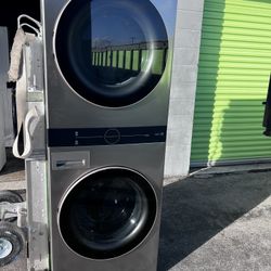 LG WashTower Stacked SMART Laundry Center 4.5 Cu.Ft. Front Load Washer & 7.4 Cu.Ft. 