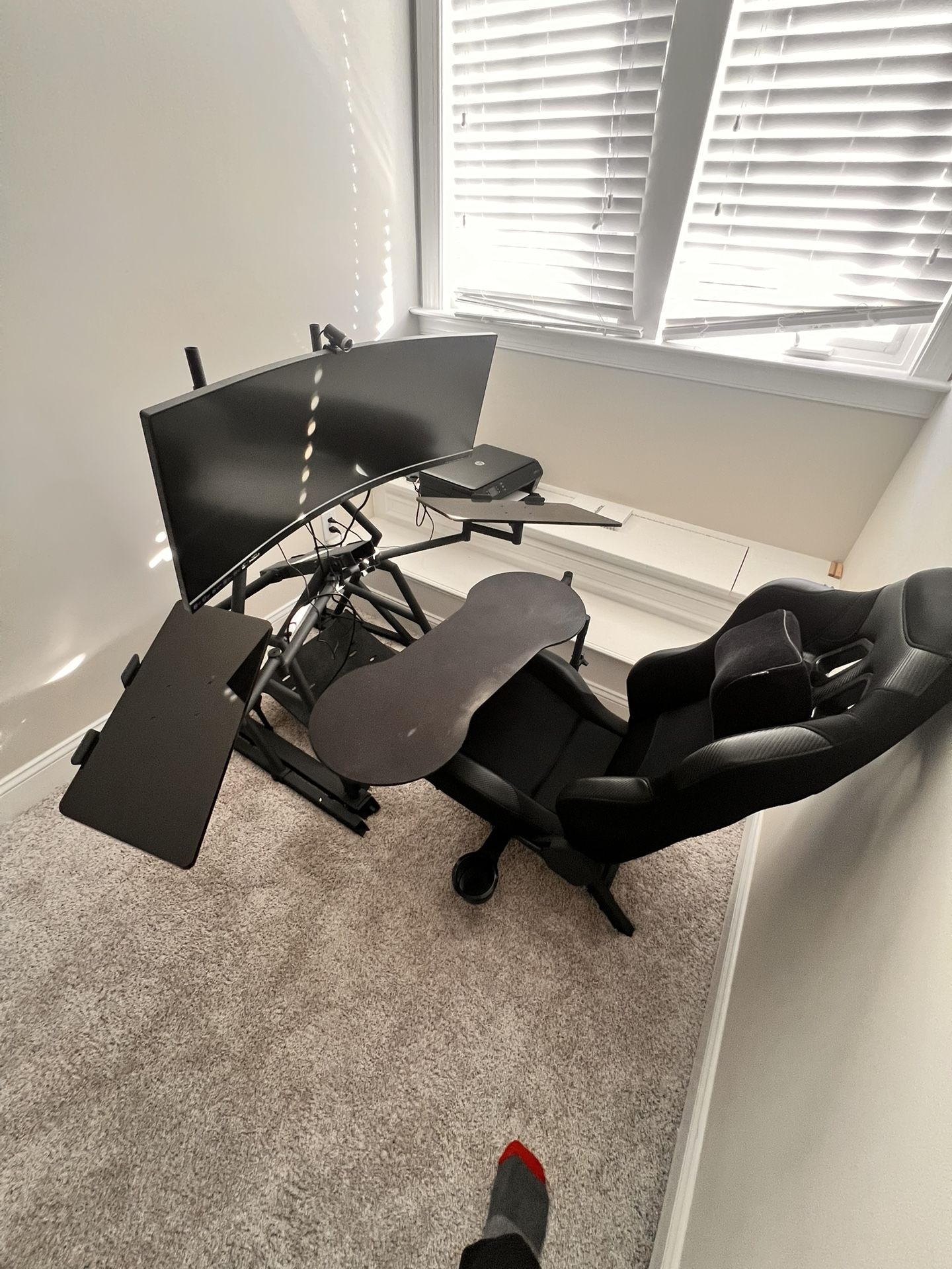 Obutto Gaming Cockpit And Curved Monitor